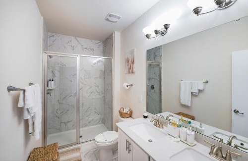 Charlotte Casa | Stylish 3BR Home in CLT, Close to Downtown, Airport, WFH & Parking & Family Friendly & Business Ready