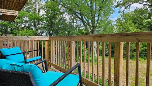 Charlotte Casa | Stylish 3BR Home in CLT, Close to Downtown, Airport, WFH & Parking & Family Friendly & Business Ready
