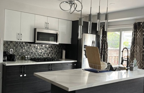 Lisgar Casa | Stylish 3BR Home | Steps from Lisgar GO | Peaceful Suburb Stay