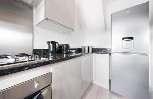 Langley Marish Apartamento | Stylish 3BR Home, Sleeps 5, Contractor Deal-Friendly, Near M25, Free Parking