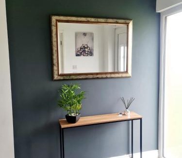 Langley Marish Apartamento | Stylish 3BR Home, Sleeps 5, Contractor Deal-Friendly, Near M25, Free Parking
