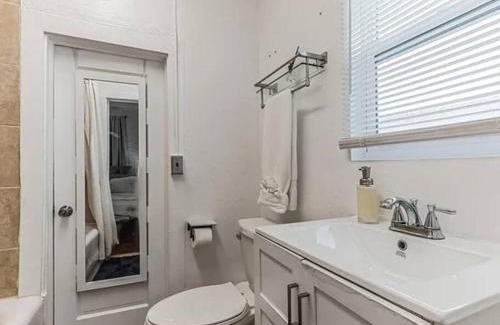 Southside Casa | Stylish 3BR Home & Hottub Near Beaches & Downtown