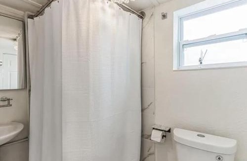 Southside Casa | Stylish 3BR Home & Hottub Near Beaches & Downtown