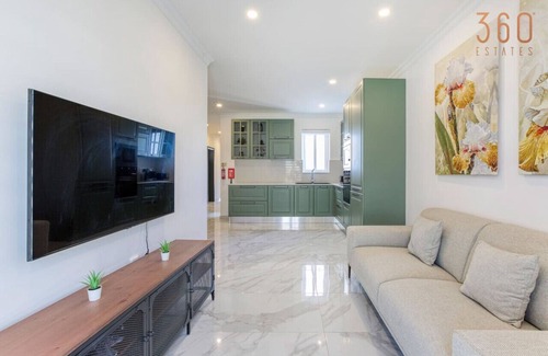 Mosta Apartamento | Stylish 3BR home with private Balconies in Mosta