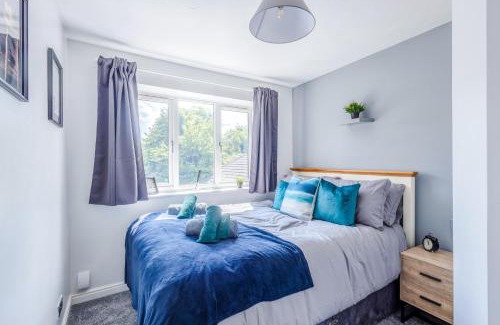 Hanham Casa | Stylish 3BR House - free parking - fast WI-FI - long stay