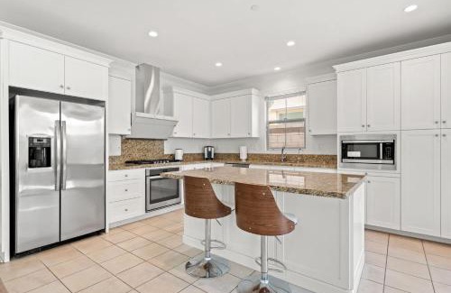 Tustin Casa | Stylish 3BR Irvine Oasis Family Friendly w Garage