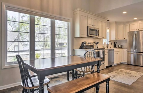Henderson Cabaña | Stylish 3BR Lakefront Home on Kerr Lake