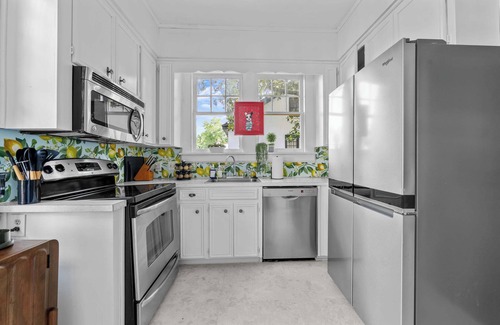 Columbus Casa | Stylish 3BR Retreat w/Porch, Garden & Fire Pit
