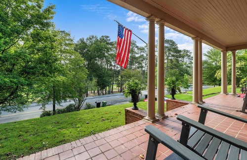 Columbus Casa | Stylish 3BR Retreat w/Porch, Garden & Fire Pit