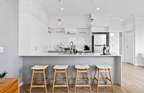 Camp Hill Apartamento | Stylish 3BR Townhouse CampHill - WiFi, Parking
