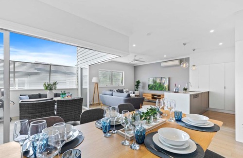 Camp Hill Apartamento | Stylish 3BR Townhouse CampHill - WiFi, Parking