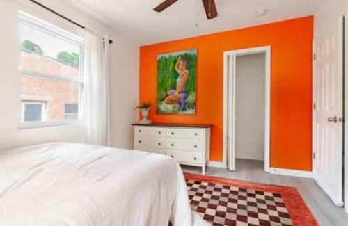 Washington Casa | Stylish 3BR Townhouse with Backyard,and Easy Parking