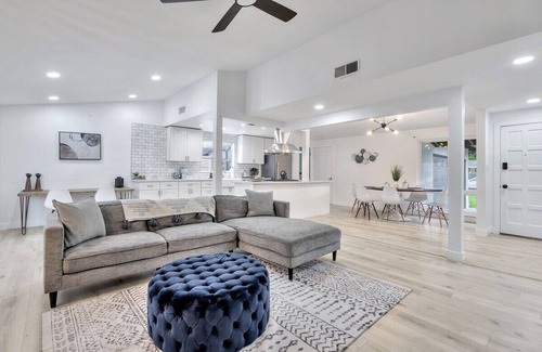 Northwest Anaheim Casa | Stylish 3Br with LUX Amenities and elegant design. 9 Mins to Disneyland & More!