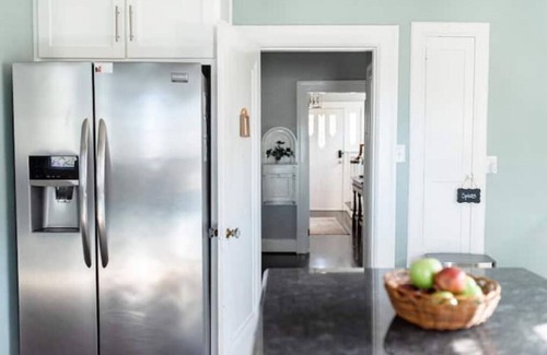 Danville Casa | Stylish 3King/2Twin -The Heritage House