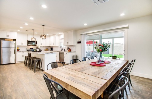 Cox Heights Casa | Impresionante remodelación moderna con piscina climatizada cerca del casco antiguo de Scottsdale y ASU.