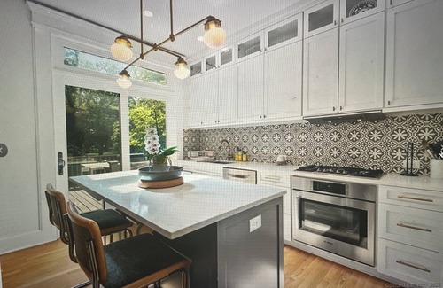 Mill River Casa | Stylish 4 bed/2.5 bath across coveted Wooster Square.