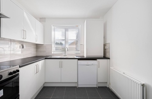 Hale Casa | Stylish 4 bed 3 bath- Mill Hill
