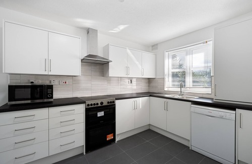 Hale Casa | Stylish 4 bed 3 bath- Mill Hill