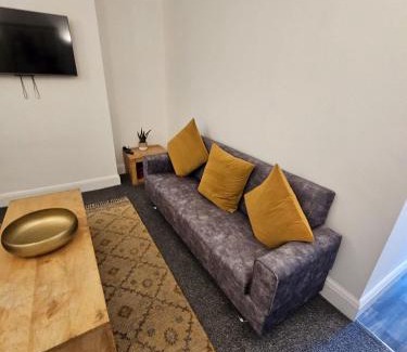Northfield Apartamento | Stylish 4 Bed for long and short term stays