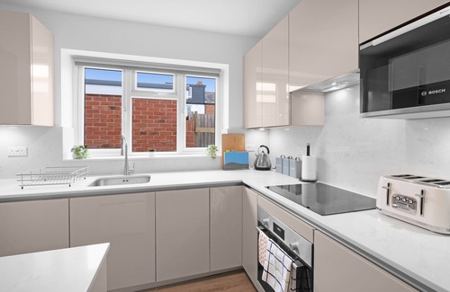 Borehamwood Casa | Stylish 4 Bedroom, 2.5-Bath Home in Borehamwood