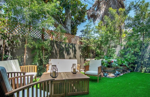 Pico - Robertson Casa | Stylish 4 Bedroom home with a hot tub