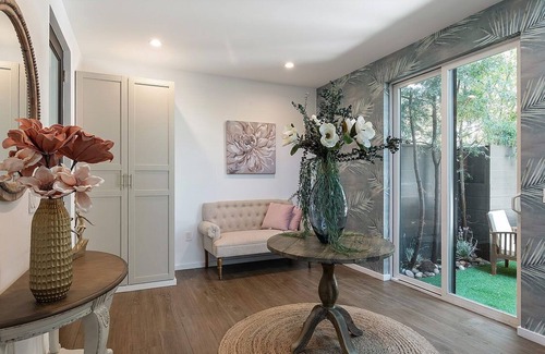 Pico - Robertson Casa | Stylish 4 Bedroom home with a hot tub