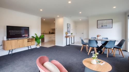 Pukehangi Casa | Stylish 4 Bedroom house Brand New in Rotorua