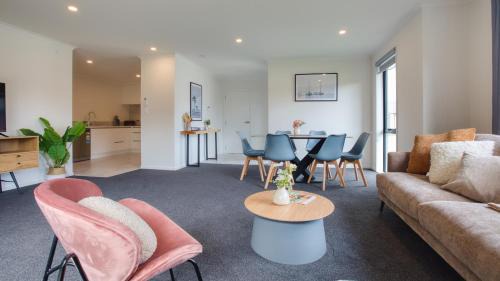 Pukehangi Casa | Stylish 4 Bedroom house Brand New in Rotorua