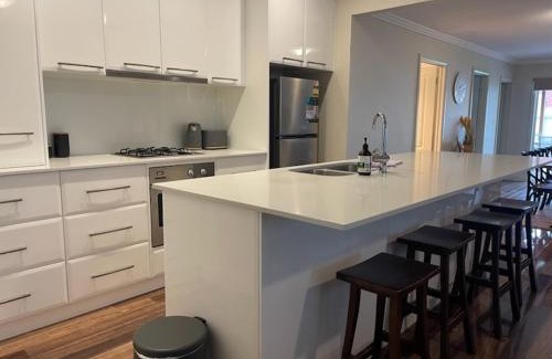 Turvey Park Casa | Stylish 4 Bedroom Urban Retreat