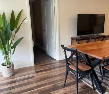Turvey Park Casa | Stylish 4 Bedroom Urban Retreat
