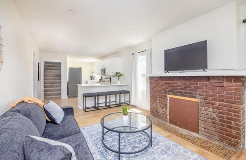 Des Moines Casa | Stylish 4 BR Home in the Heart of DSM