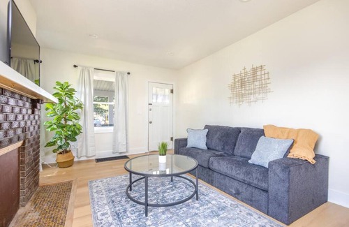 Des Moines Casa | Stylish 4 BR Home in the Heart of DSM