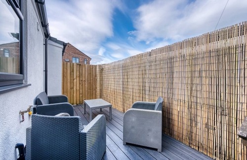 Farnworth Casa | Stylish 4-BR House with Parking, Central location