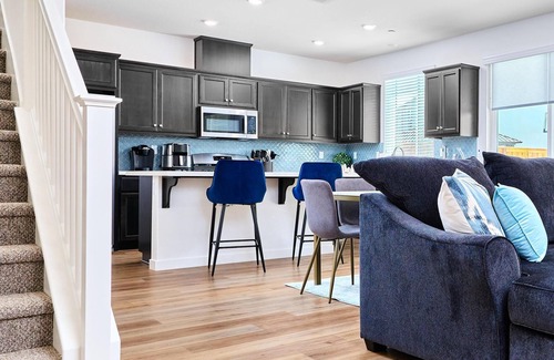 Fairfield Casa | Stylish 4BD Home ~ Pvt Backyard ~ Minutes to Napa