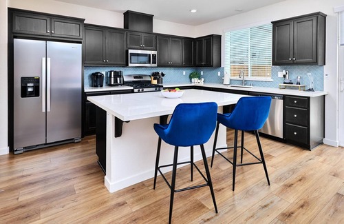 Fairfield Casa | Stylish 4BD Home ~ Pvt Backyard ~ Minutes to Napa