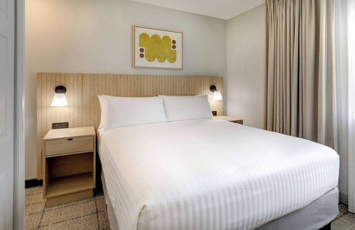Doral Hotel | Stylish 4BR Doral Units | Gym, Pool, BBQ, Pet-Friendly, Airport Shuttle