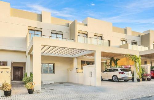 Discovery Gardens Apartamento | Stylish 4BR Family Villa Easy Access to Dubai Marina & Expo City