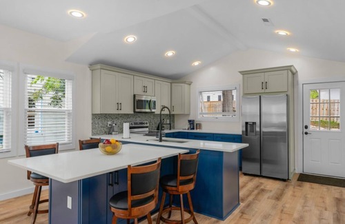 Plaza Midwood Casa | Stylish 4BR Haven: Serene Backyard and Fire Pit