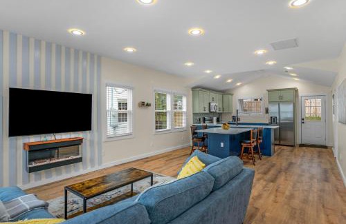 Plaza Midwood Casa | Stylish 4BR Haven: Serene Backyard and Fire Pit
