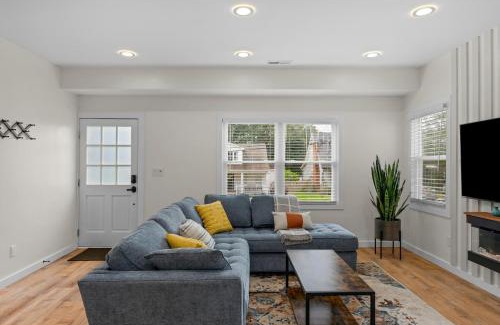 Plaza Midwood Casa | Stylish 4BR Haven: Serene Backyard and Fire Pit