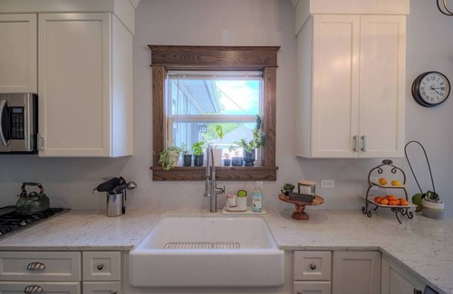 Manhattan Casa | Stylish 4BR Home Relaxing Manhattan, IL Retreat