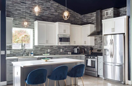 Govalle Casa | Urban 4BR Oasis near Downtown—Sleeps 16