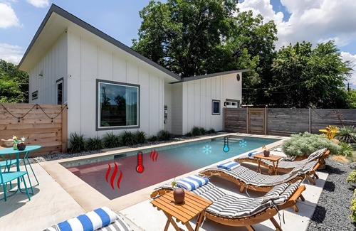 Govalle Casa | Urban 4BR Oasis near Downtown—Sleeps 16