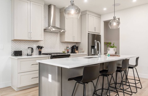 Merion Village Casa | Stylish 4BR in Merion Village PD