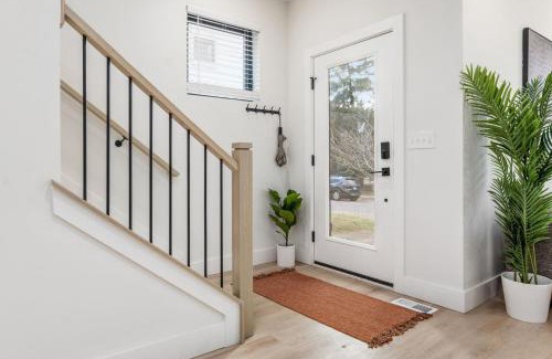 Merion Village Casa | Stylish 4BR in Merion Village PD