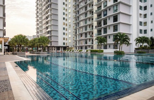Johor Bahru Apartamento | Stylish 4BR Near Paradigm Mall, Pool, Free Parking