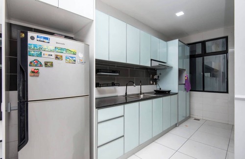 Johor Bahru Apartamento | Stylish 4BR Near Paradigm Mall, Pool, Free Parking