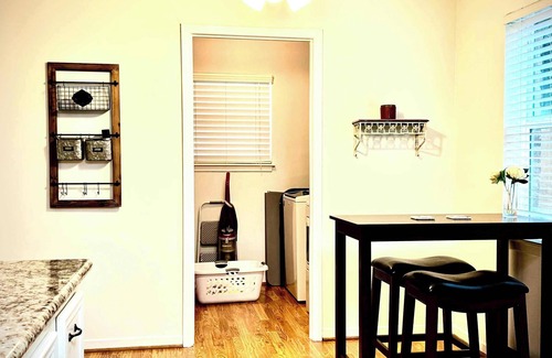 Cypress Casa | Stylish 4BR Retreat in Cypress - King Bed -Fireplace -Outdoor Patio - TVs in 4 R