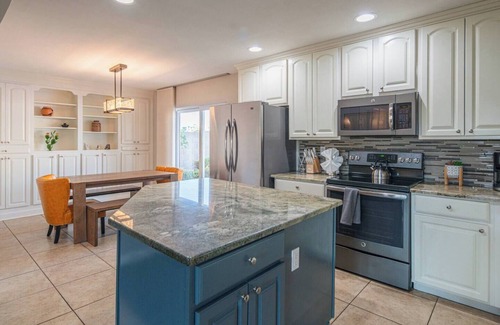 South Scottsdale Casa | Stylish 4BR Stay w/Pool, Games & Cactus Charm, 7 minutes old town Scottsdale