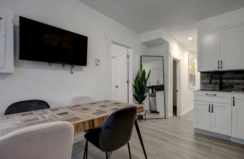 Sainte-Marie Apartamento | Stylish 4BR Unit Near Plateau & DT MTL